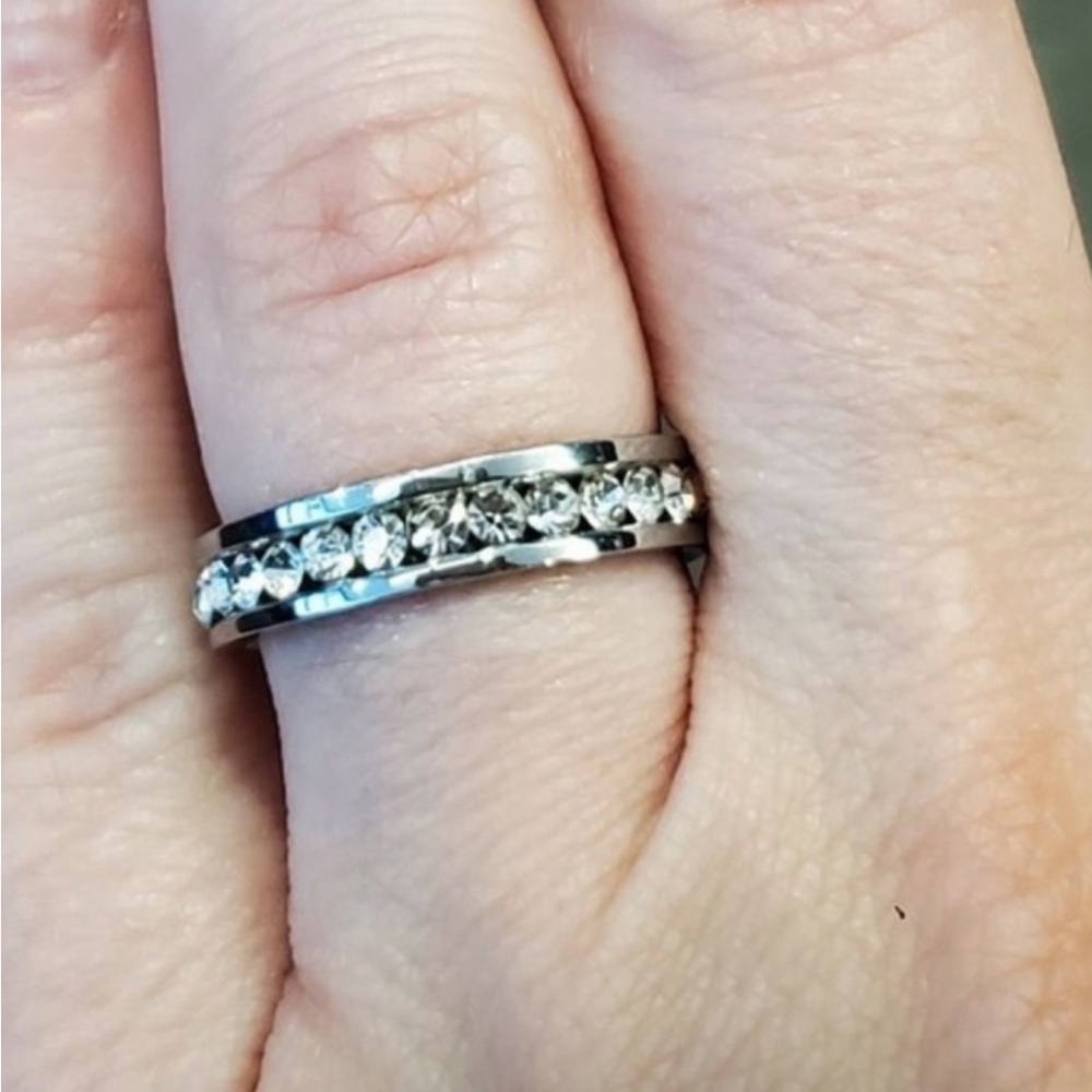 Woman’s ring - Picture 3 of 3